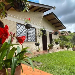 Hermosa Villajovi Con Piscina Privada Cali